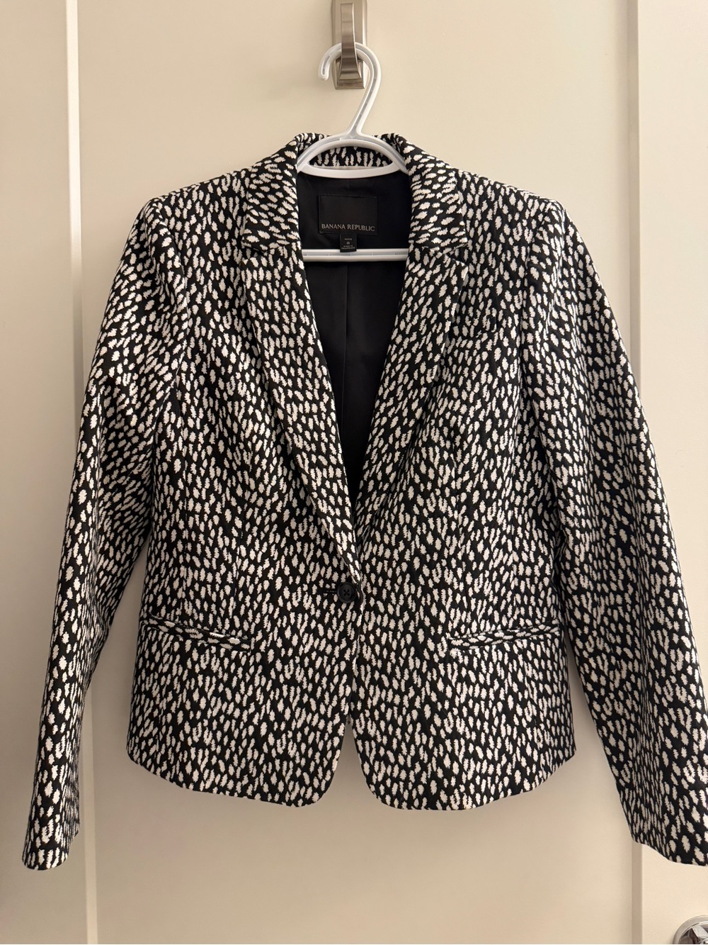 Banana Republic Black and White Patterned Women's suit.